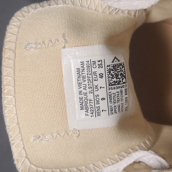 Converse - Picture 4 of 4